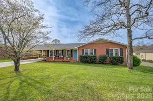 820 E Brookwood Dr, Landrum, SC 29356 - Photo 1