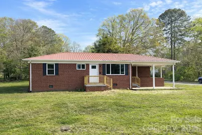 3502 1st Avenue Circle NW, Hickory, NC 28601 - Photo 1