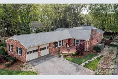 923 1st Street NE, Hickory, NC 28601 - Photo 1