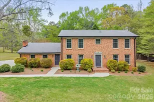 207 Williamsburg Ln, Wadesboro, NC 28170 - Photo 1