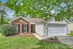 1605 Royal Tree Ct, Charlotte, NC 28216 - Photo 1