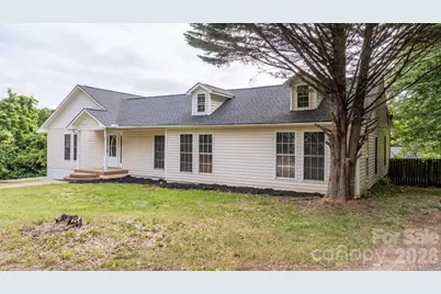 1604 4th Street NE, Hickory, NC 28601 - Photo 1