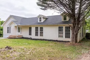 1604 4th St NE, Hickory, NC 28601 - Photo 1