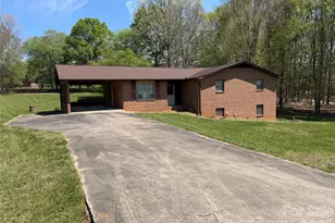 1466 Peaceful Valley Dr, Hickory, NC 28602 - Photo 1