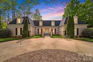 935 19th Ave NW, Hickory, NC 28601 - Photo 1