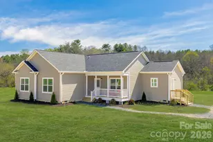 139 Mullinax Dr, Hendersonville, NC 28792 - Photo 1