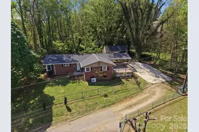409 Walnut Place NE, Lenoir, NC 28645 - Photo 1