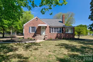 409 E Maynard St, Pageland, SC 29728 - Photo 1