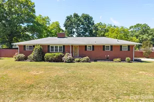 903 E Iredell Ave, Mooresville, NC 28115 - Photo 1