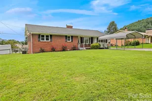 241 Grandview Cir, Waynesville, NC 28786 - Photo 1