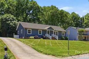 1061 Eaglewood Ave, Charlotte, NC 28212 - Photo 1