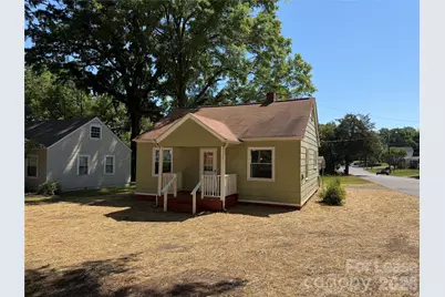 704 N Miller Avenue, Statesville, NC 28677 - Photo 1