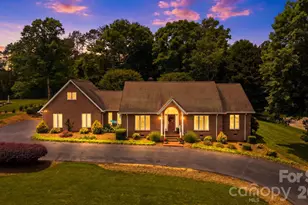 3650 Foxboro Ln NE, Hickory, NC 28601 - Photo 1