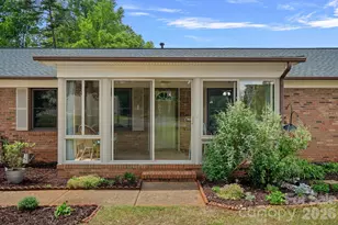 6131 Kinghurst Dr, Charlotte, NC 28216 - Photo 1