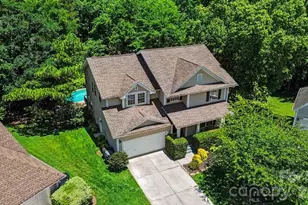 5604 Edgeweir Ct, Charlotte, NC 28269 - Photo 1