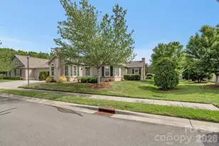 4607 Nashua Dr, Matthews, NC 28105 - Photo 1