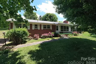 295 Bramlett Dr, Waynesville, NC 28785 - Photo 1