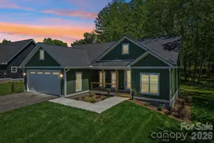 36 Haywood Xing Dr, Hendersonville, NC 28791 - Photo 1