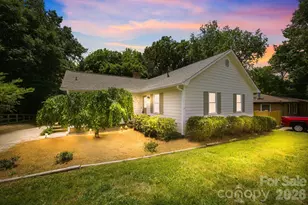 6727 Glenmoor Dr, Charlotte, NC 28214 - Photo 1