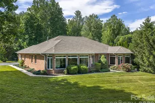 39 Beaumont Dr, Hendersonville, NC 28739 - Photo 1