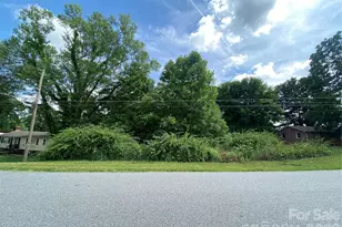 2061 Colonial Ln, Hickory, NC 28601 - Photo 1