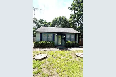 731 10th Street Boulevard NW, Hickory, NC 28601 - Photo 1