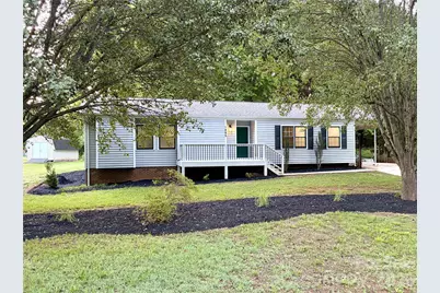 1880 Woodridge Circle, Hickory, NC 28602 - Photo 1