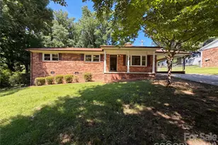 2418 Woodbridge Dr, Gastonia, NC 28056 - Photo 1