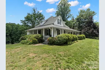 54 Louisiana Avenue, Saluda, NC 28773 - Photo 1