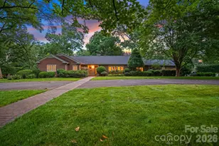 560 11th Ave Cir NW, Hickory, NC 28601 - Photo 1
