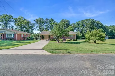 1340 E Cannon Avenue, Albemarle, NC 28001 - Photo 1
