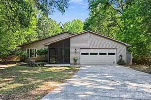 10006 Stoneleigh Ln, Charlotte, NC 28277 - Photo 1