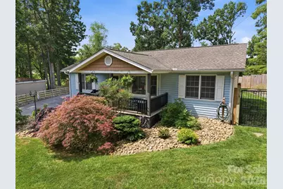 220 Bradshaw Avenue, Hendersonville, NC 28792 - Photo 1