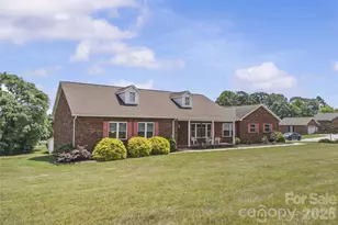 107 Twin Lakes Dr, Statesville, NC 28625 - Photo 1