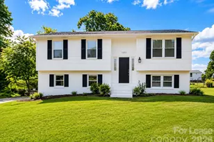 1271 Village Cir, Hickory, NC 28602 - Photo 1