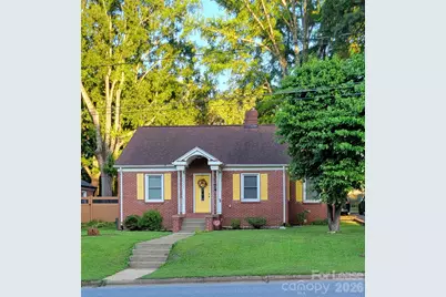 1024 8th Street NE, Hickory, NC 28601 - Photo 1