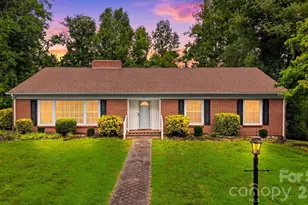 907 Vista Pl NE, Lenoir, NC 28645 - Photo 1