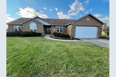 815 W Eva Circle, Springfield, OH 45504 - Photo 1