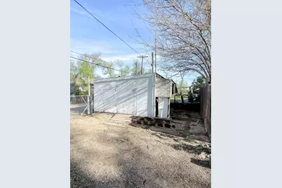 208 Lewis Ave, La Junta, CO 81050 - Photo 4