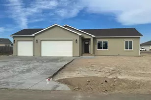 571 N Campbell Dr, Pueblo West, CO 81007 - Photo 1