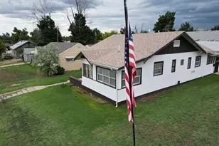 318 W 10th St, La Junta, CO 81050 - Photo 4