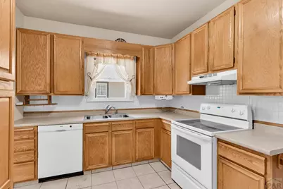 2121 N Greenwood St, Pueblo, CO 81003 - Photo 12