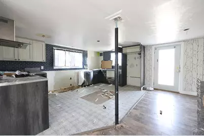 2402 W 17th St, Pueblo, CO 81003 - Photo 8