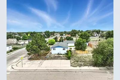 2402 W 17th St, Pueblo, CO 81003 - Photo 2