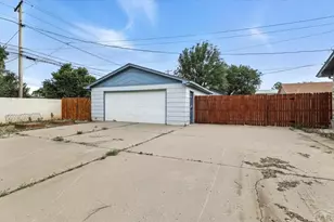 2402 W 17th St, Pueblo, CO 81003 - Photo 32
