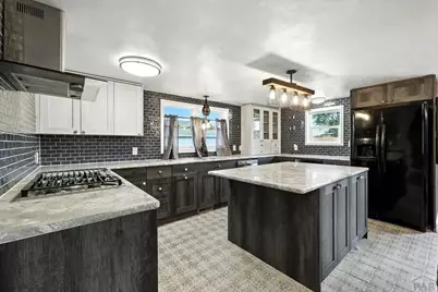 2402 W 17th St, Pueblo, CO 81003 - Photo 8