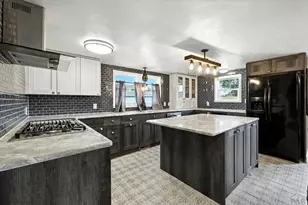 2402 W 17th St, Pueblo, CO 81003 - Photo 8