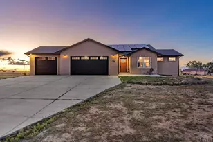 1879 E Jerrian Ln, Pueblo, CO 81007 - Photo 2