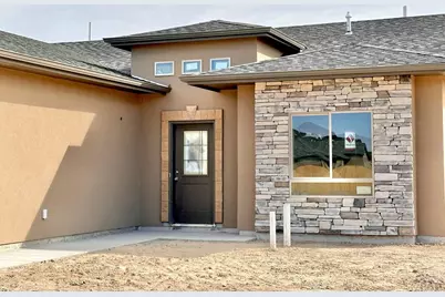 1722 Kingfisher Ln, Pueblo, CO 81008 - Photo 2