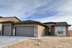 1722 Kingfisher Ln, Pueblo, CO 81008 - Photo 1